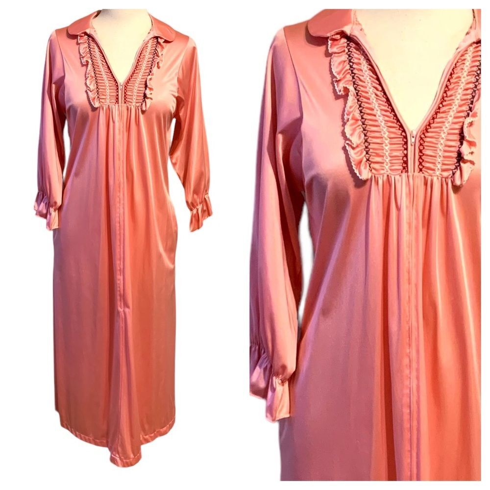 Vintage Vassarette Pink Long Sleeve Ruffle Nylon Nightgown Grannycore - Small